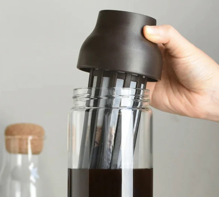 Carafe KINTO Capsule Marron Foncé 1L Pour Infusions à Froid – Image 3