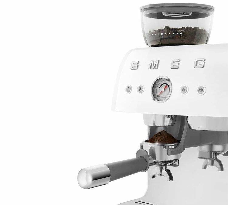 Machine Expresso SMEG EGF03WHEU Blanche Années 50 Avec Moulin Intégré – Image 4